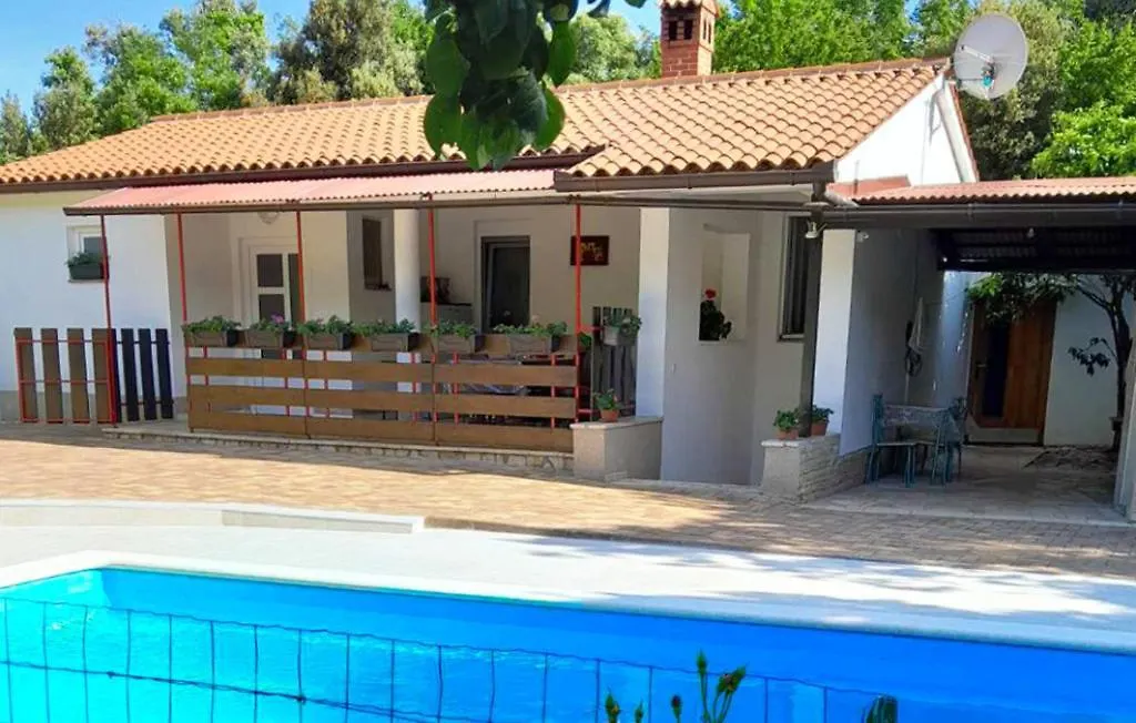 Beautiful Casa Ivana With Pool In Pula location